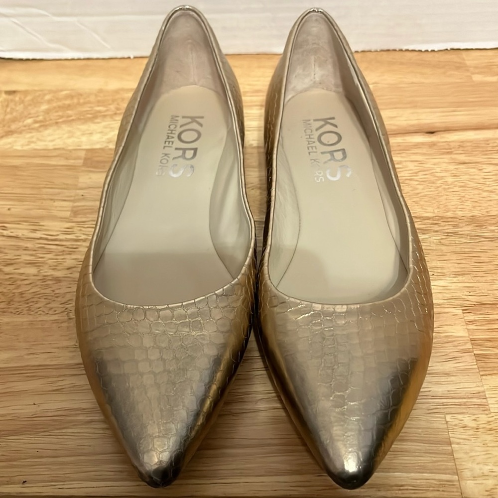 Michael Kors size 6.5 flat gold shoe. LIKE NEW